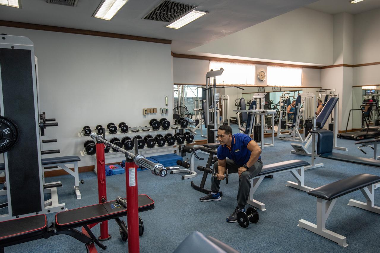 Montien Riverside Hotel Bangkok Extérieur photo The gym at the National Olympic Academy